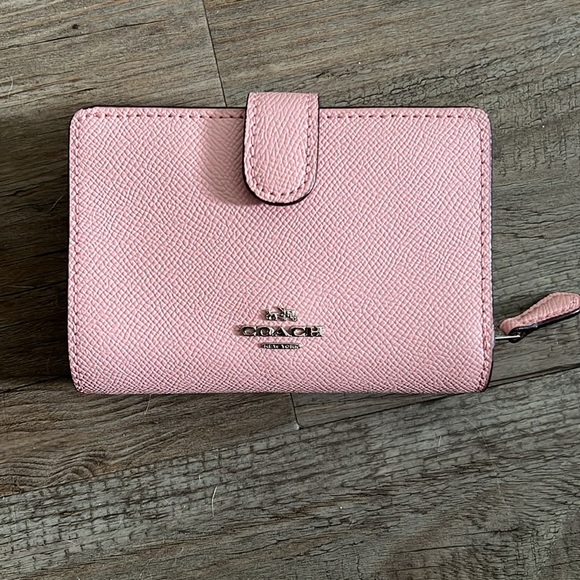 Coach Medium Corner Zip Wallet - Silver/Light Blush - Picture 2 of 6